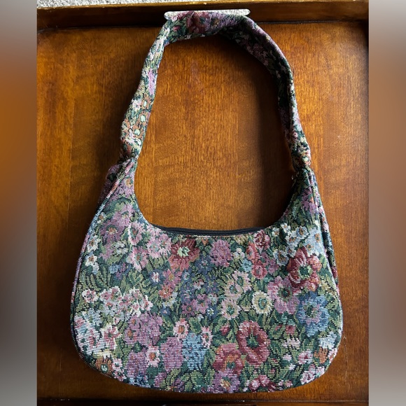 Vintage Tapestry Purse - Picture 2 of 9